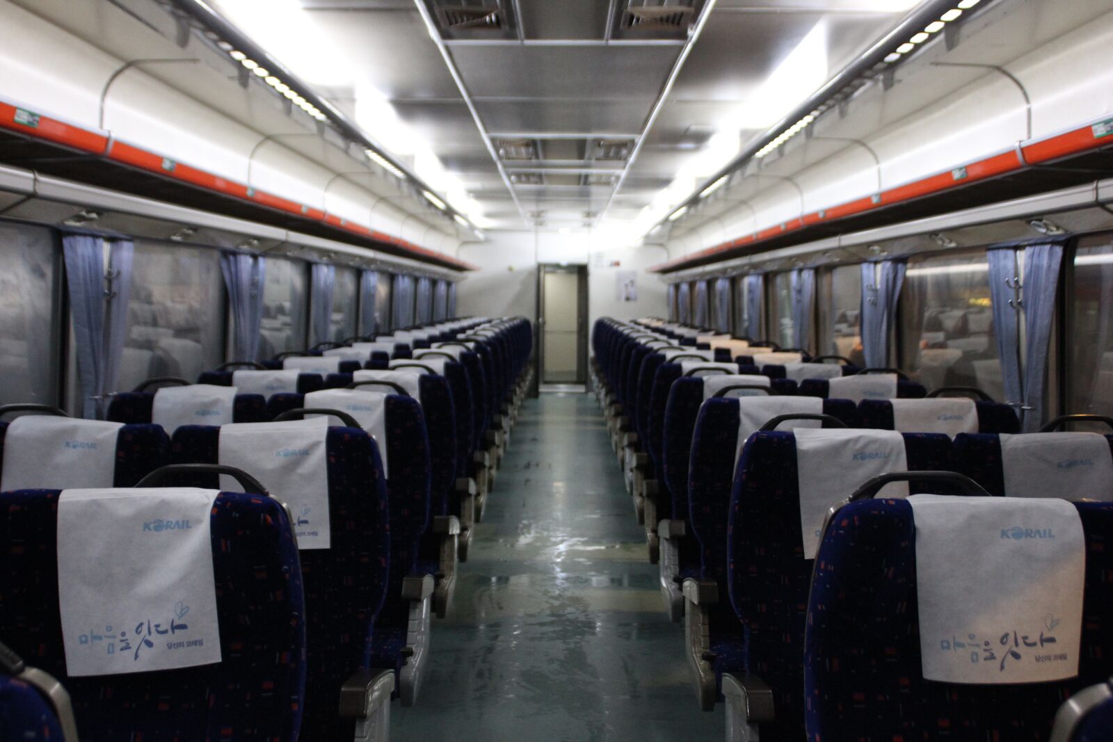 Canon EOS 600D (Rebel EOS T3i / EOS Kiss X5) sample photo. Korea, transportation, train photography