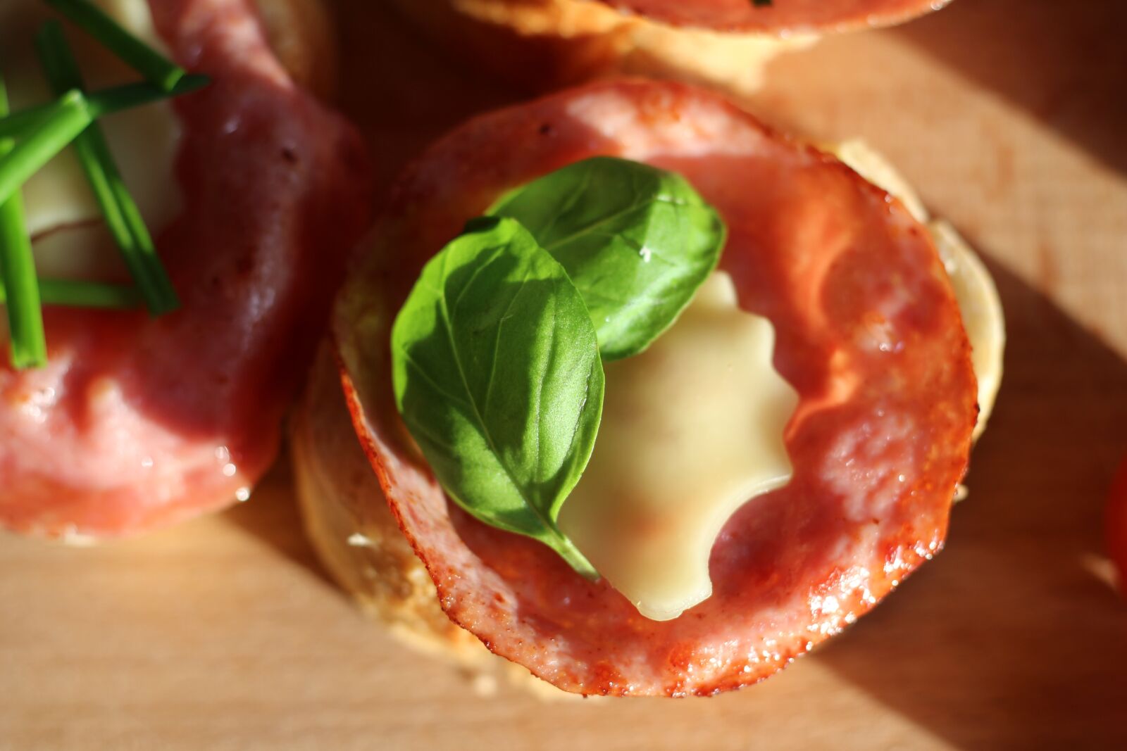 Canon EOS 700D (EOS Rebel T5i / EOS Kiss X7i) + Canon EF 50mm F1.8 STM sample photo. Meal, baguette, savory photography