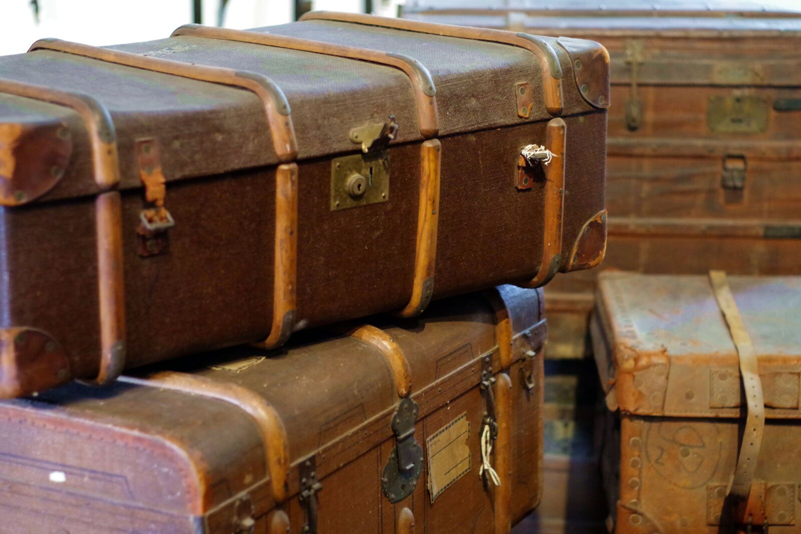 Pentax K-S2 sample photo. Trunks, suitcase, the crates photography
