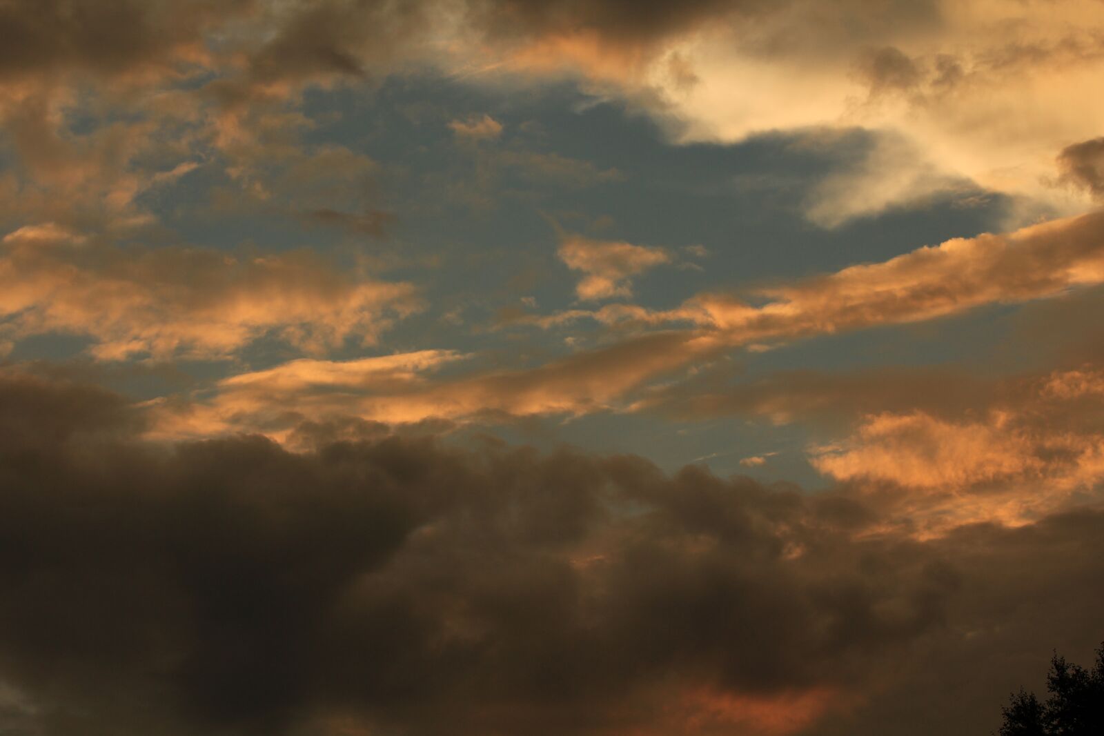 Canon EF-S 60mm F2.8 Macro USM sample photo. Sky, sunset, evening sky photography