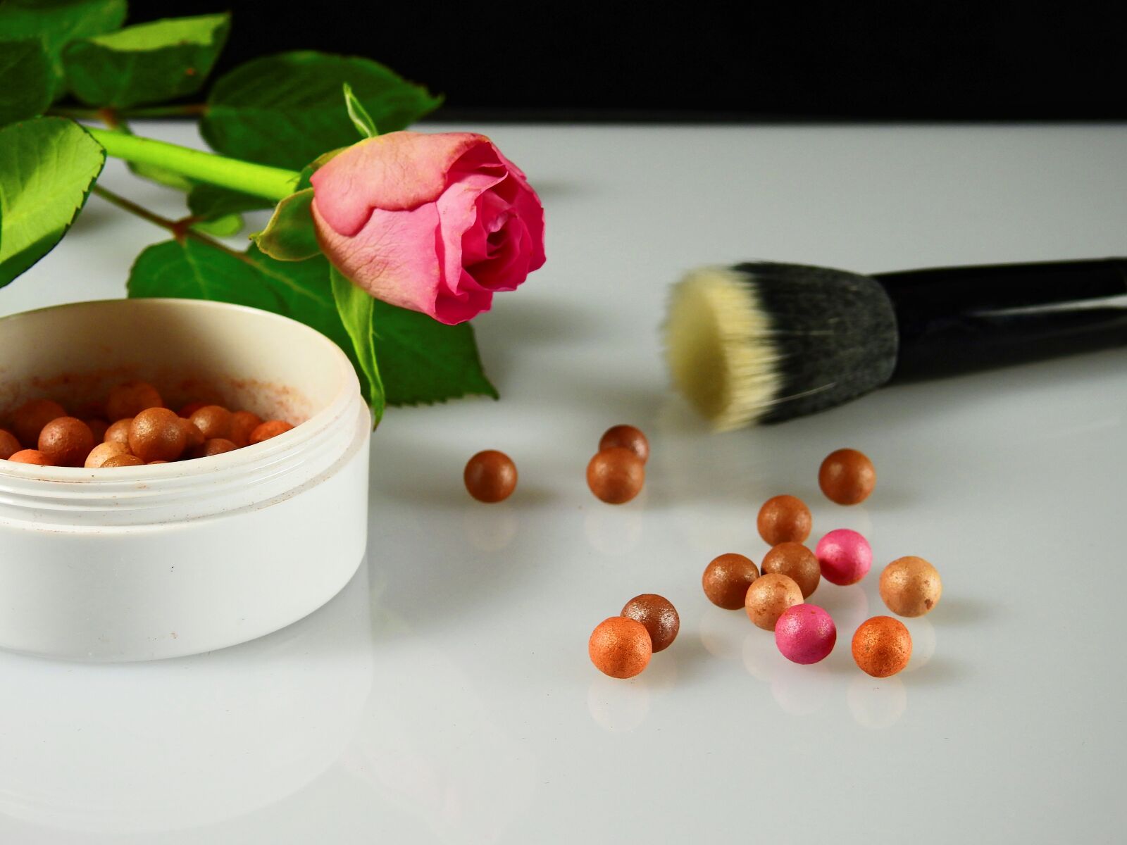 Nikon Coolpix P900 sample photo. Cosmetics, make up, schmink photography