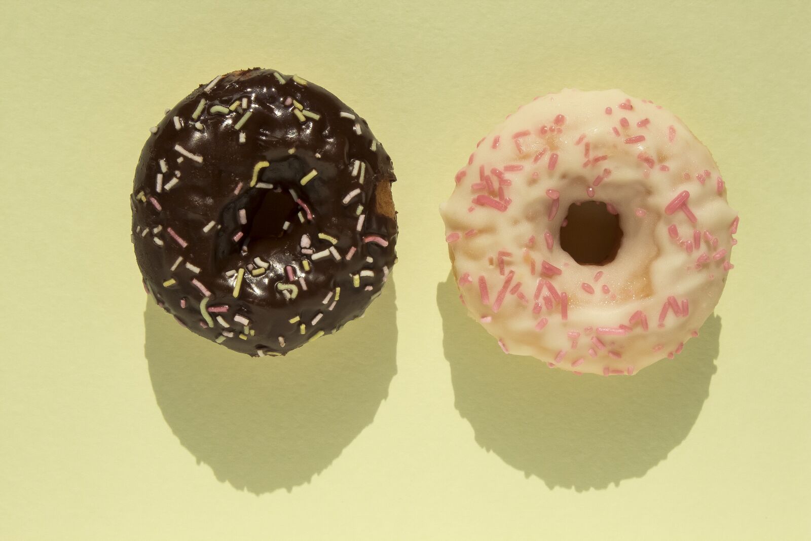 Canon EOS 1300D (EOS Rebel T6 / EOS Kiss X80) sample photo. Donut, mini donut, small photography