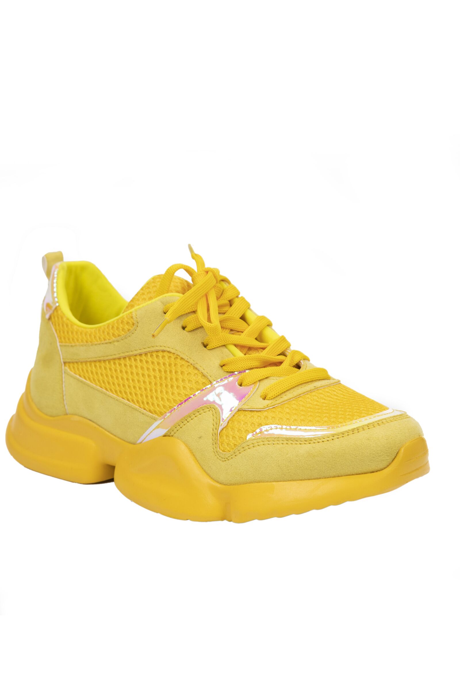 Canon EOS 5D Mark IV sample photo. Yellow, running, sports photography