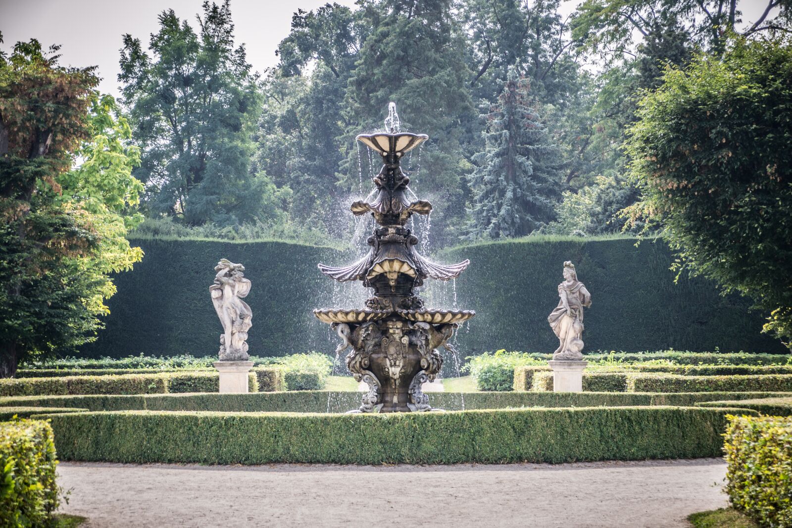 Nikon D3100 sample photo. Fountain, park, chateau lednice photography