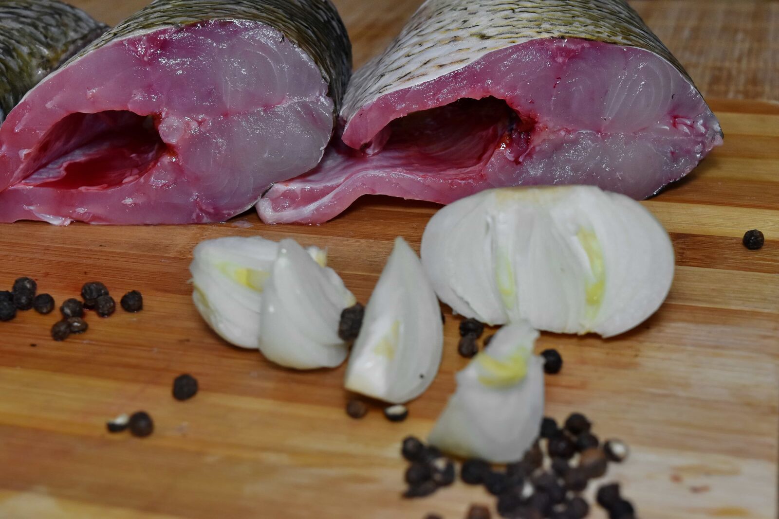 Nikon D5500 sample photo. Mackerel, onion, pepper, preparation photography