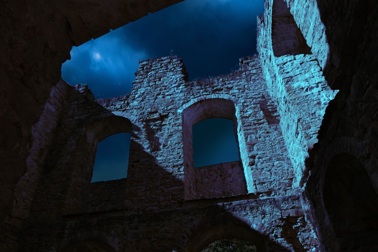 Panasonic Lumix DMC-FZ1000 sample photo. Ruin, building, architecture photography