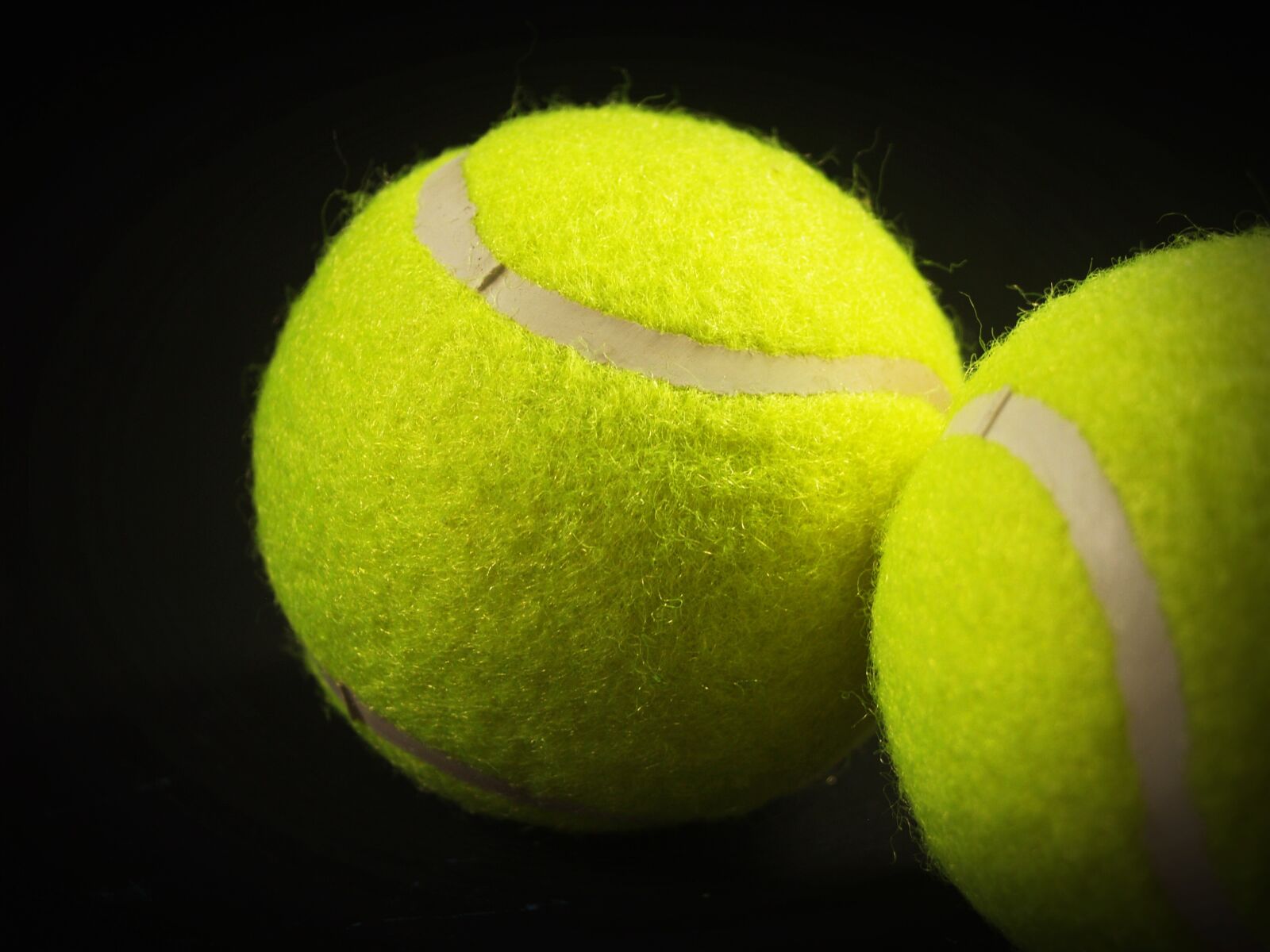 Olympus E-300 (EVOLT E-300) sample photo. Ball, racket, white photography