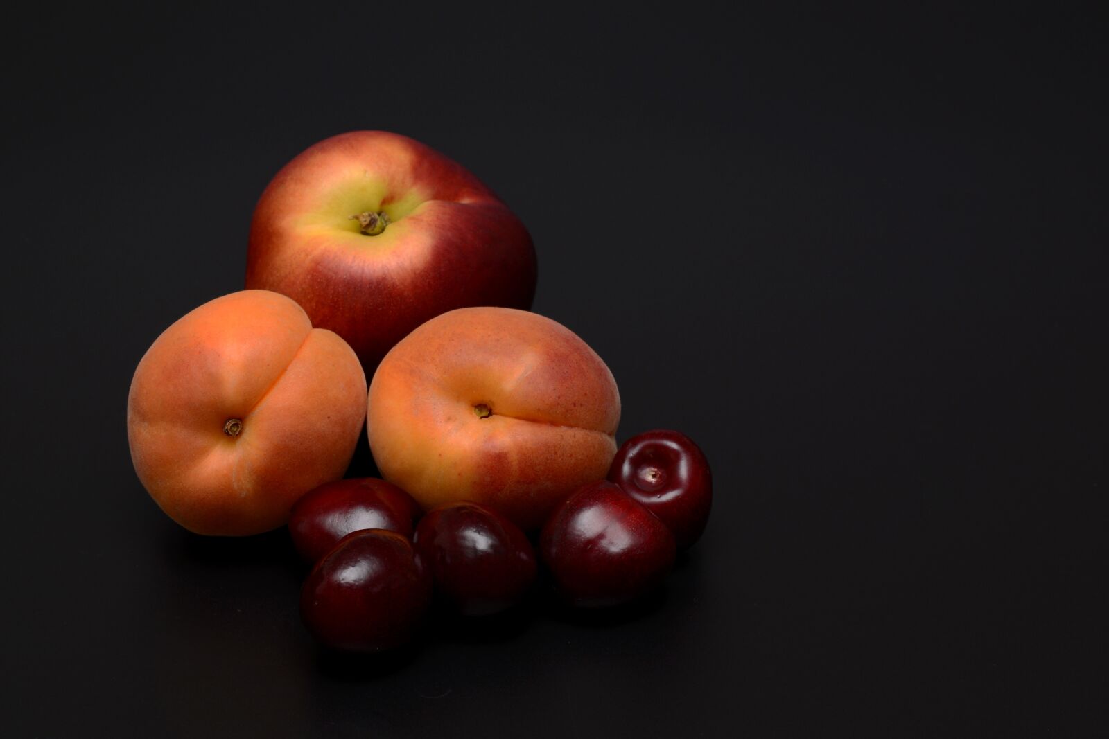 Nikon D7100 sample photo. Apricots, nectarine, cherries photography