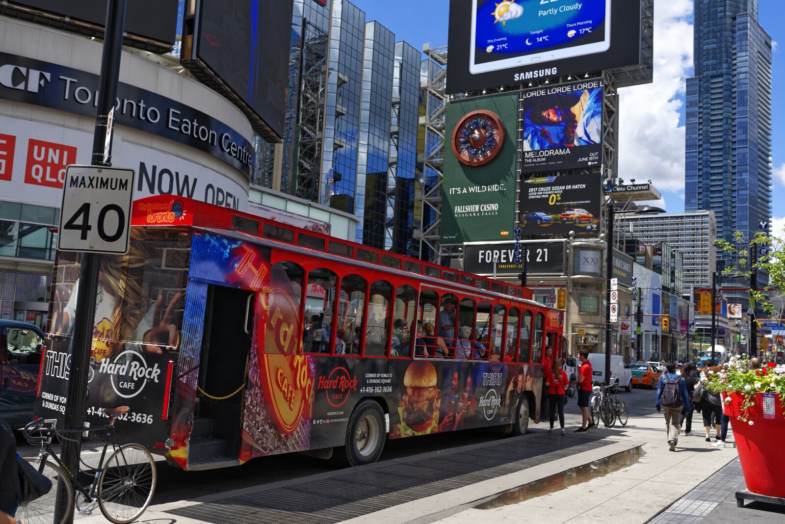 Nikon D750 sample photo. Bus, board, advertisement photography