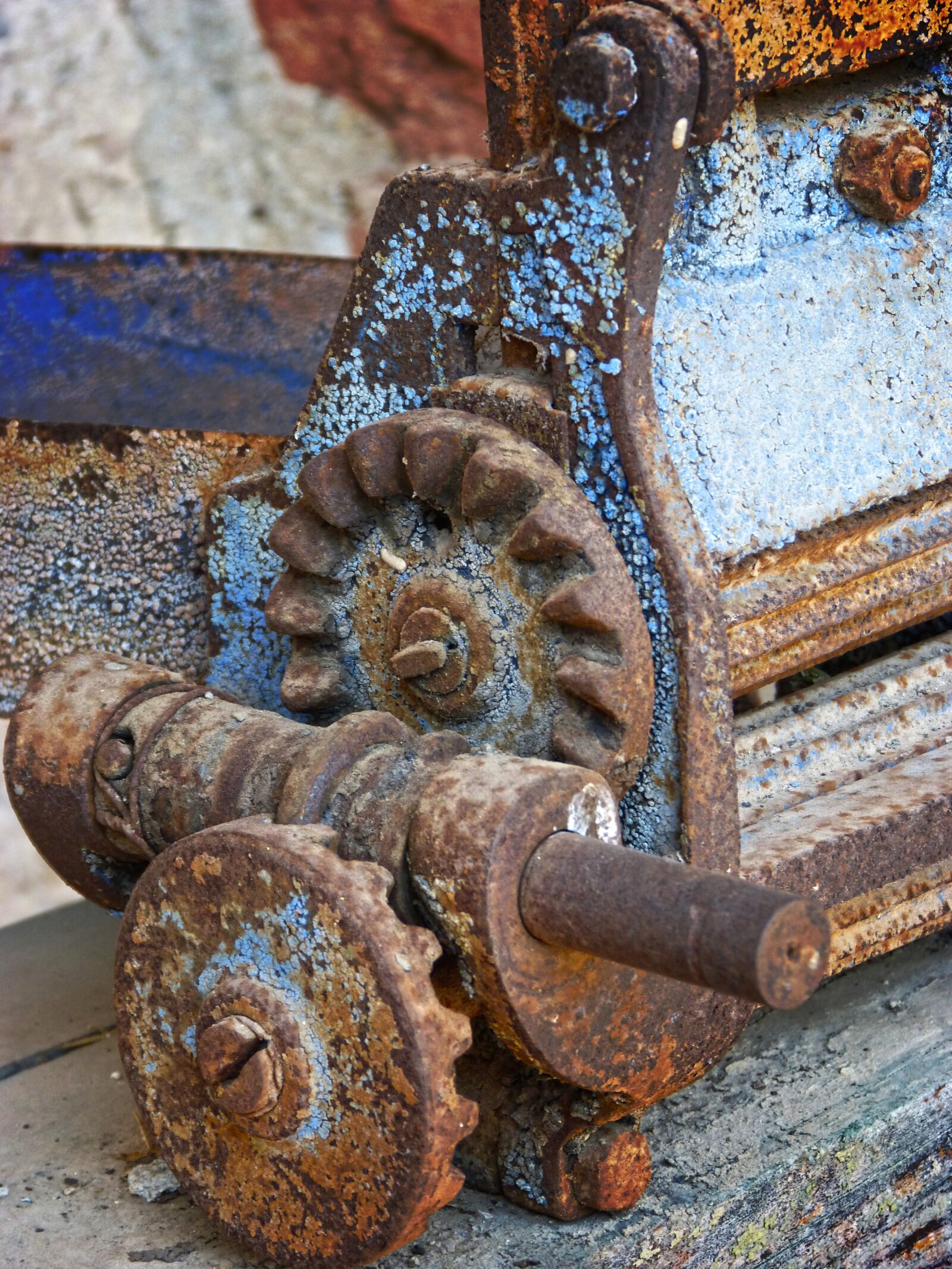 Panasonic DMC-FZ62 sample photo. Machine, gears, rusty photography