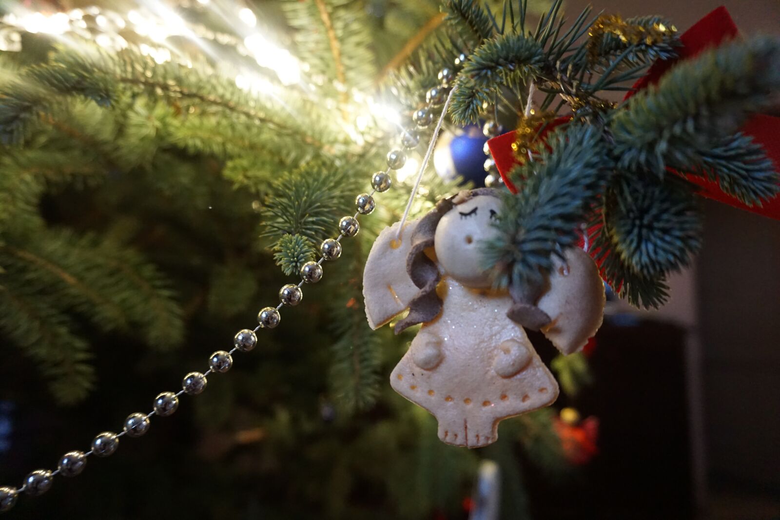 Sony E 16-50mm F3.5-5.6 PZ OSS sample photo. Christmas, engel, christmas tree photography