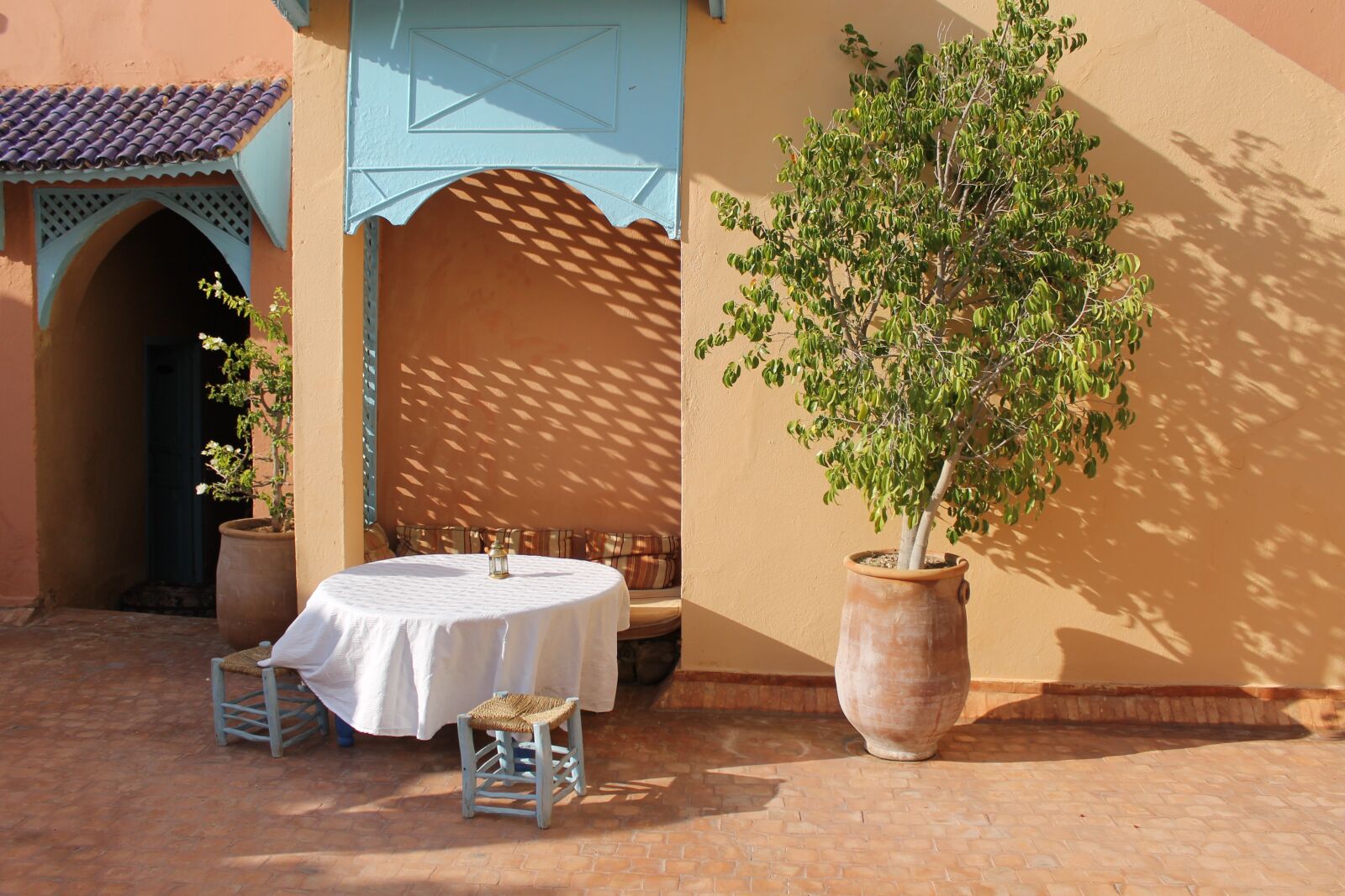 Canon EOS 1100D (EOS Rebel T3 / EOS Kiss X50) sample photo. Morocco, house, colourful photography