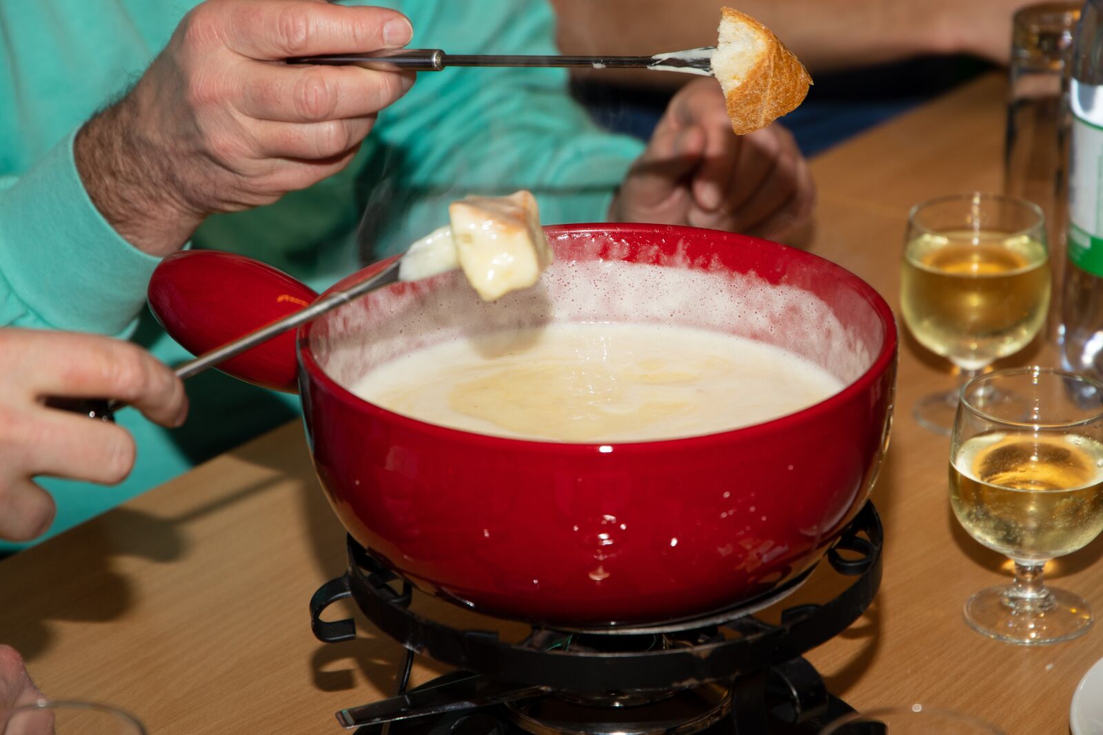 Canon EOS 6D Mark II sample photo. Fondue, cheese, melt photography