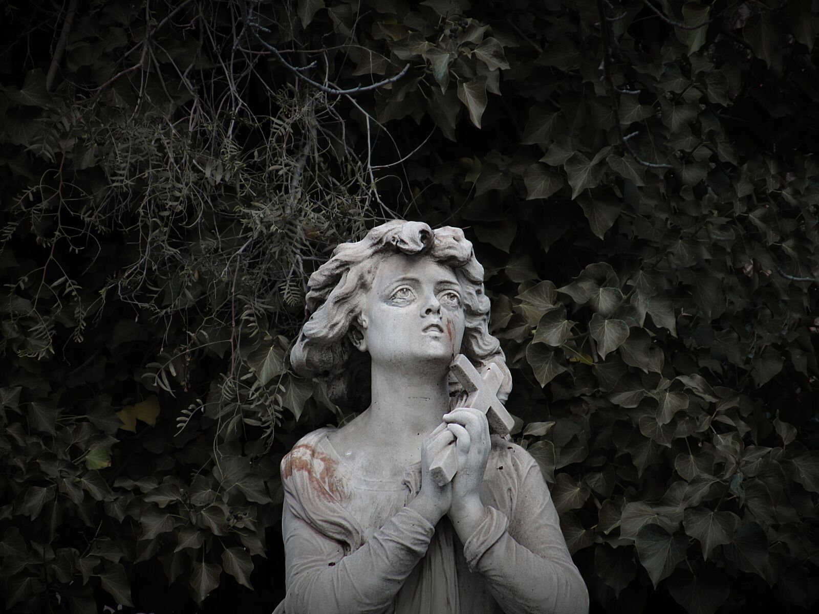 Canon PowerShot ELPH 150 IS (IXUS 155 / IXY 140) sample photo. Statue, sad, sadness photography