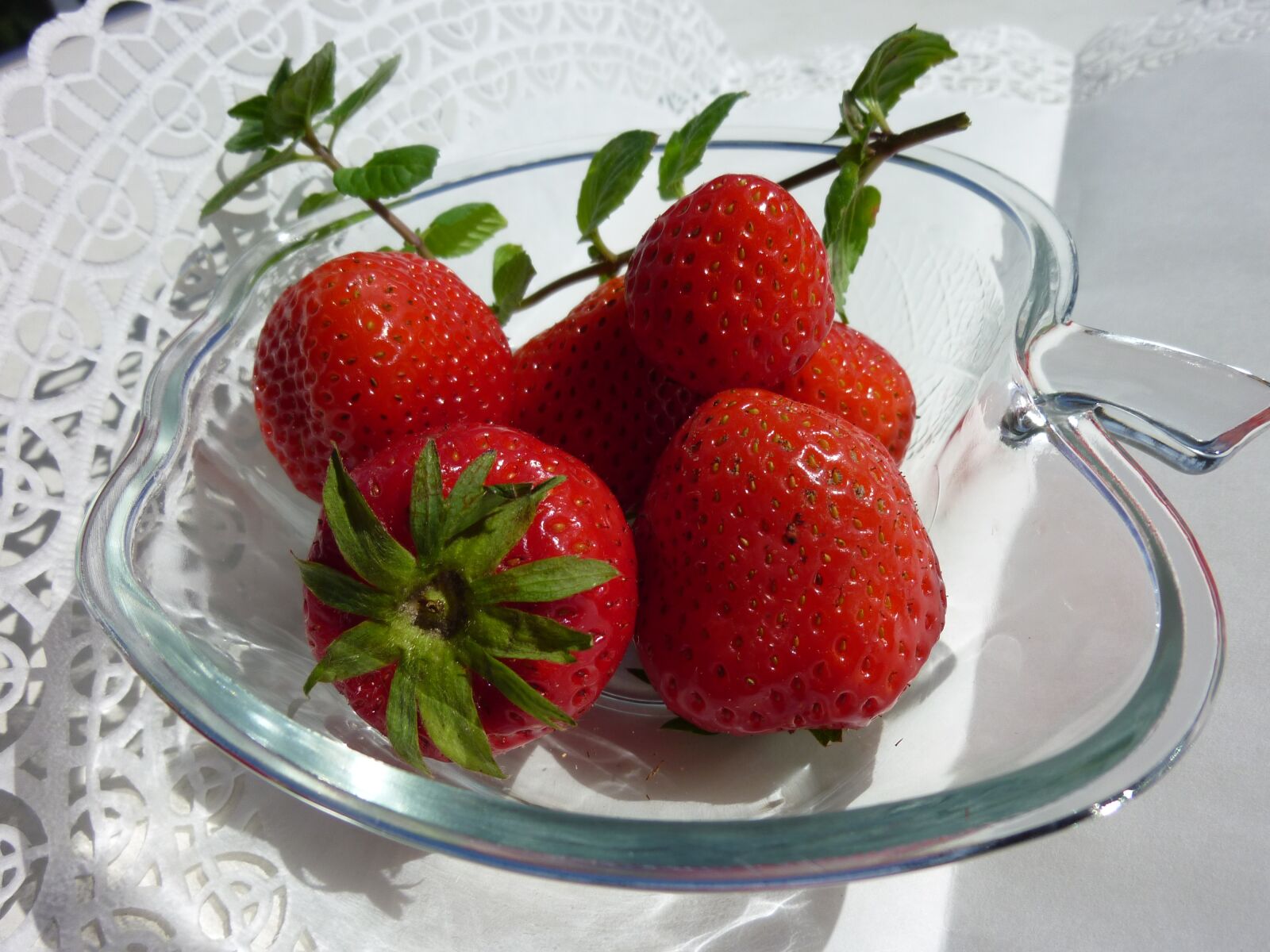 Panasonic DMC-ZX1 sample photo. Strawberries, strawberries decorated, dessert photography