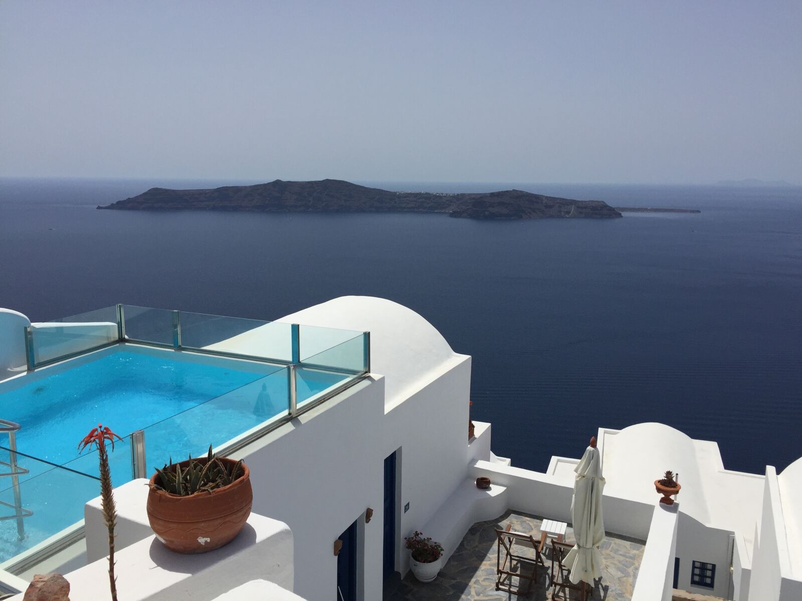 iPhone 6 Plus back camera 4.15mm f/2.2 sample photo. Santorini, ocean, island photography