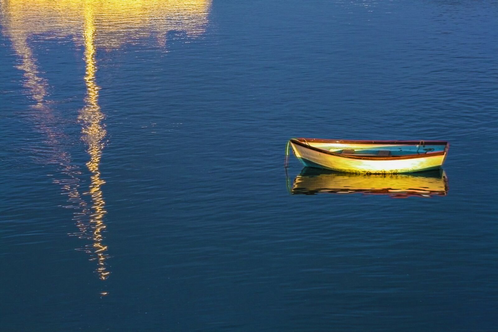 Canon EOS 400D (EOS Digital Rebel XTi / EOS Kiss Digital X) sample photo. Sea, boat, reflection photography