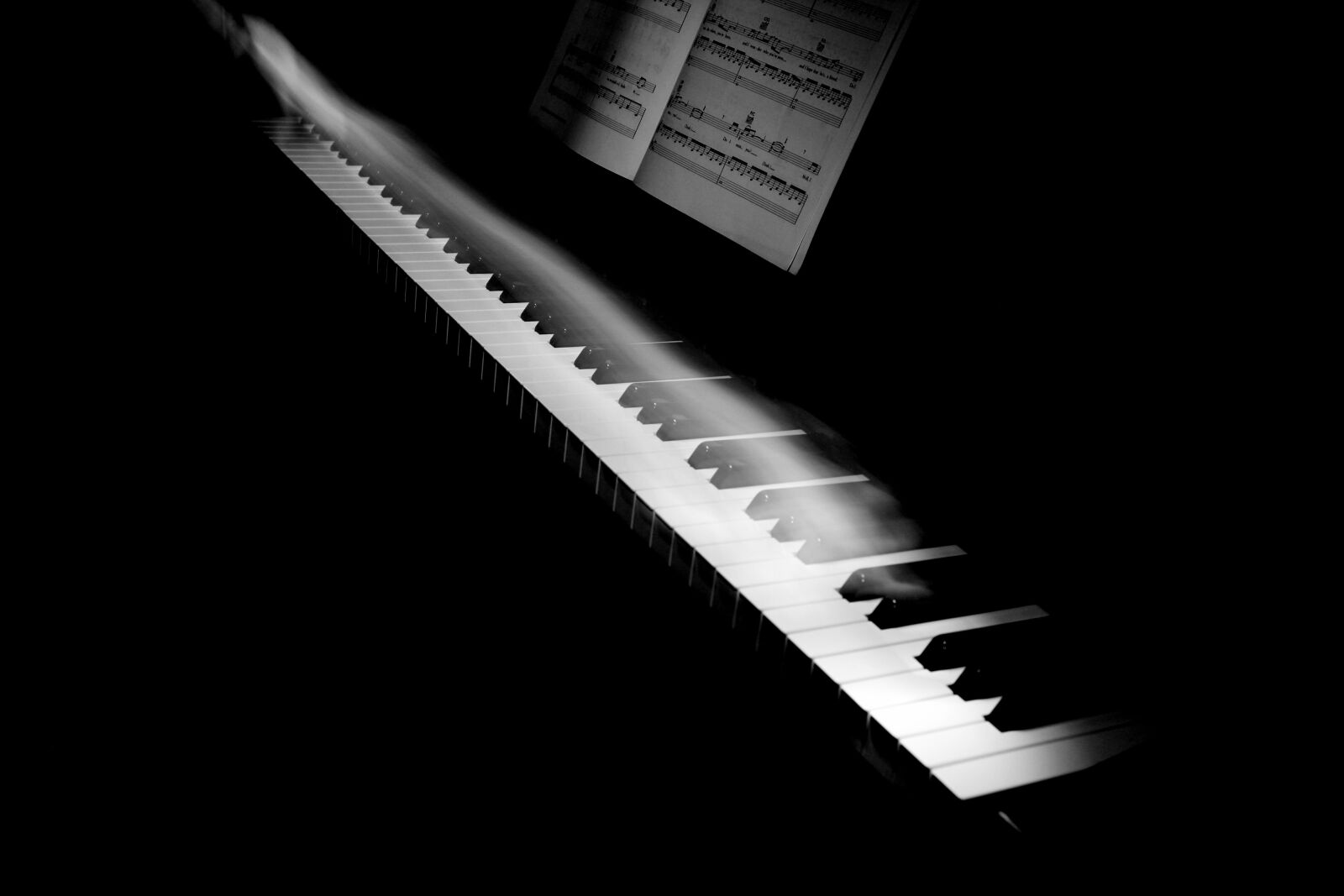 Canon EOS 1000D (EOS Digital Rebel XS / EOS Kiss F) sample photo. Music, instrument, piano photography