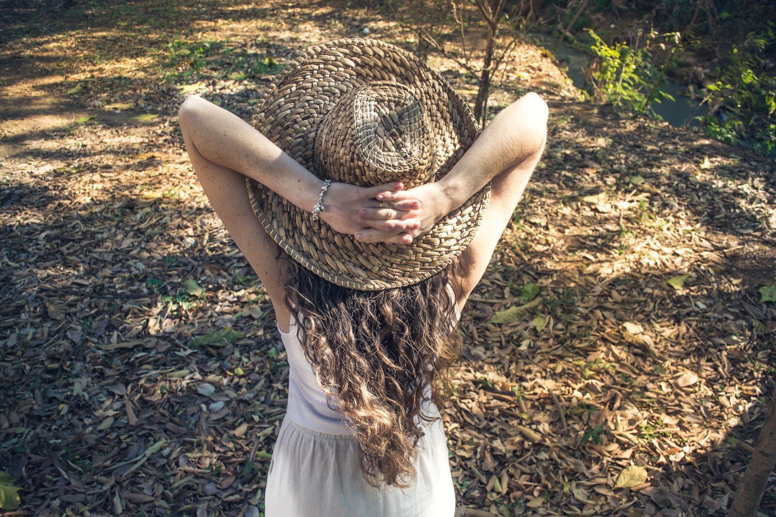 Nikon D3100 sample photo. Hands, hat, woman photography