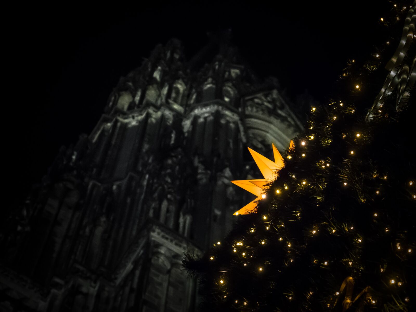 Canon PowerShot G3 X sample photo. Star, christmas market, church photography
