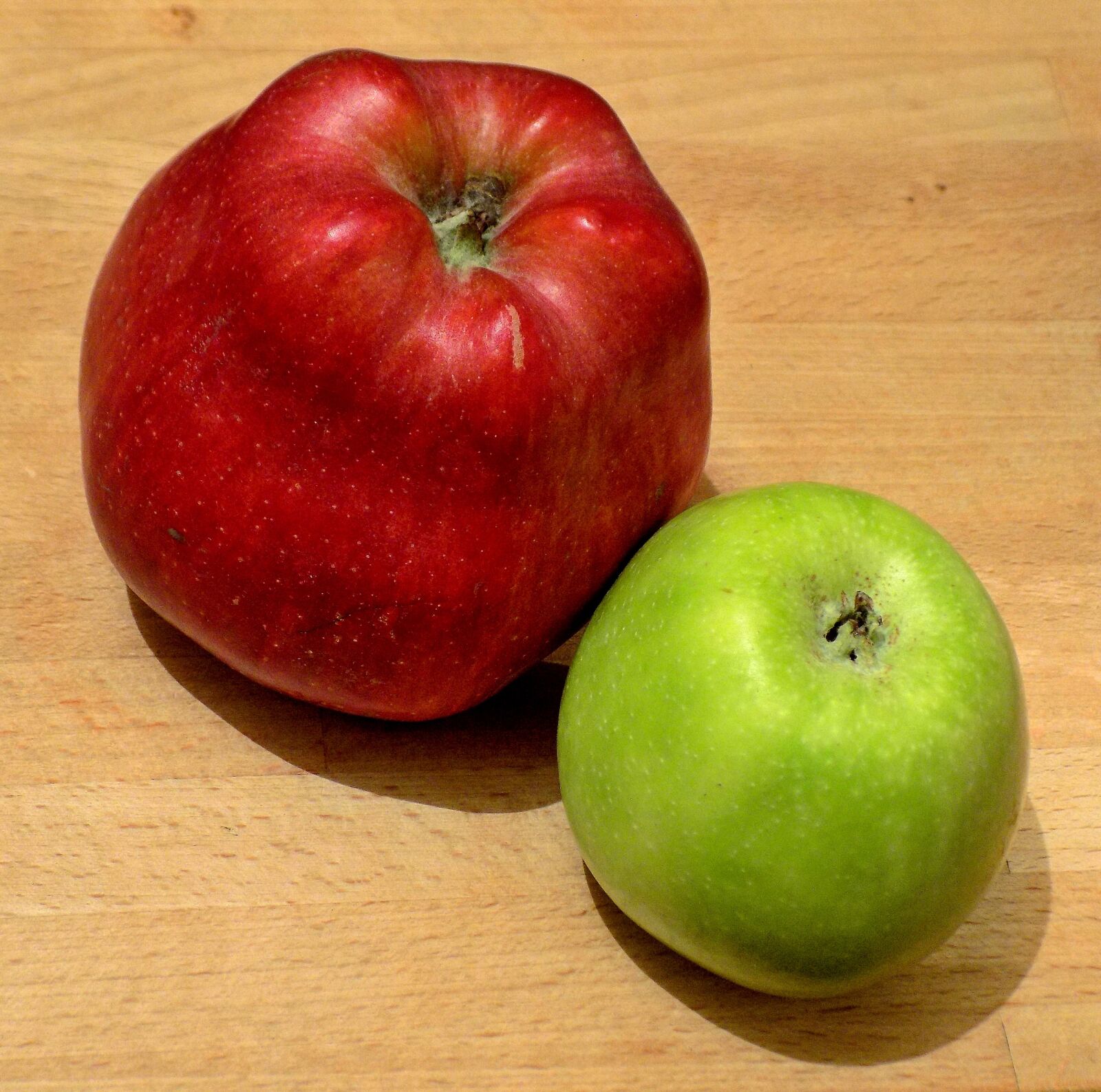 Nikon COOLPIX L330 sample photo. Fruit, food, apple photography