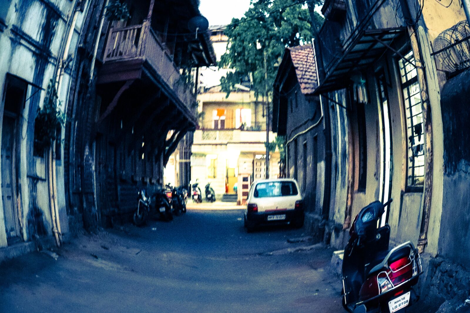Canon EOS 800D (EOS Rebel T7i / EOS Kiss X9i) sample photo. Fish eye, town, empty photography