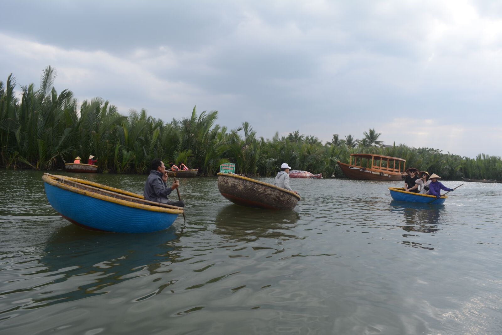 Nikon D5200 sample photo. Vietnam, river, travel photography