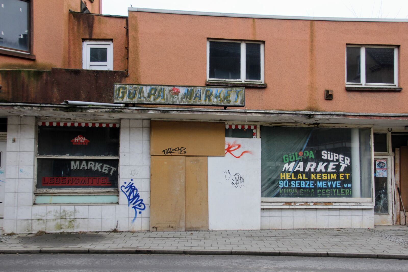 Canon EOS 60D sample photo. Architecture, facade, neglected photography