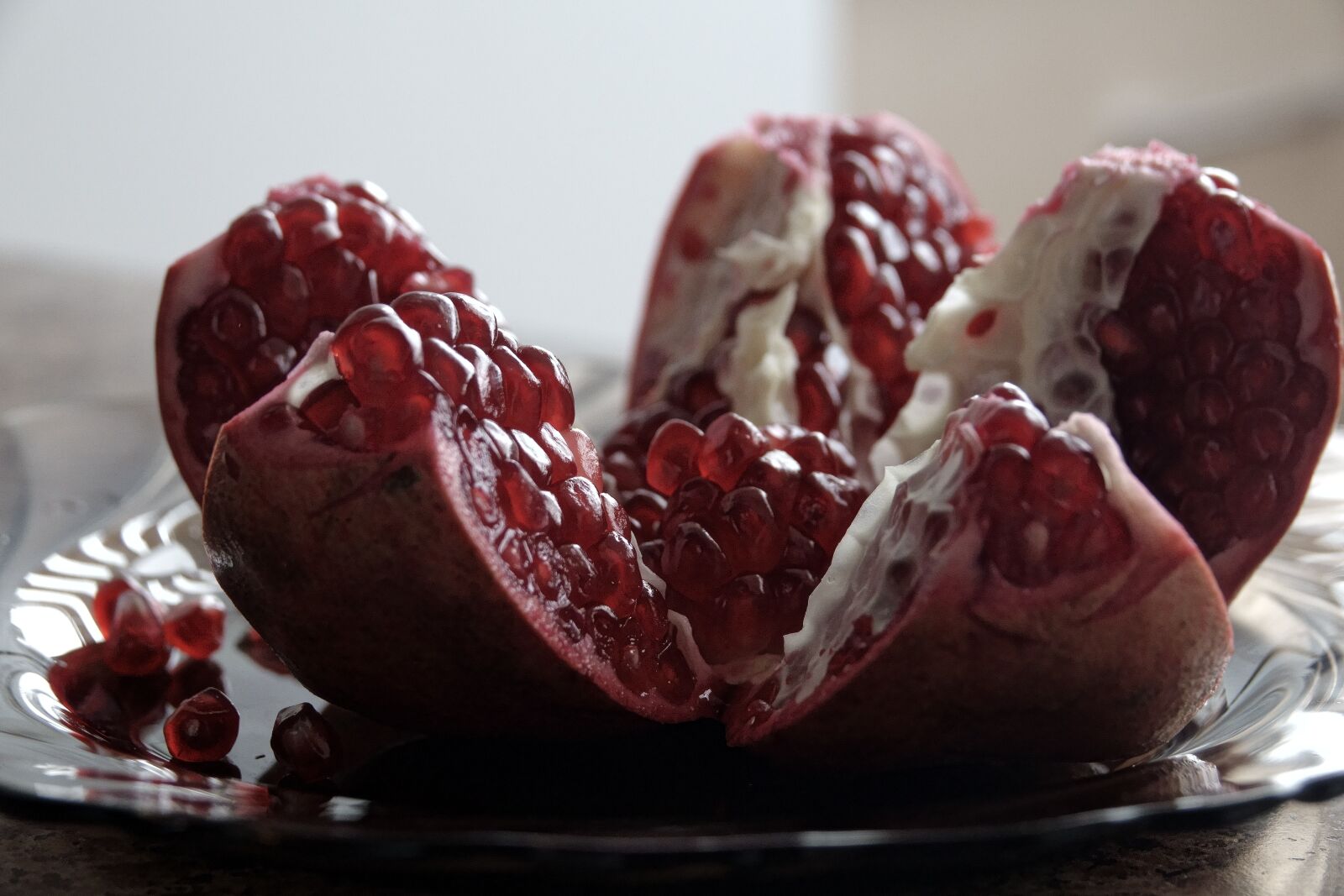 Sony Cyber-shot DSC-RX10 IV sample photo. Pomegranate, red, ripe photography