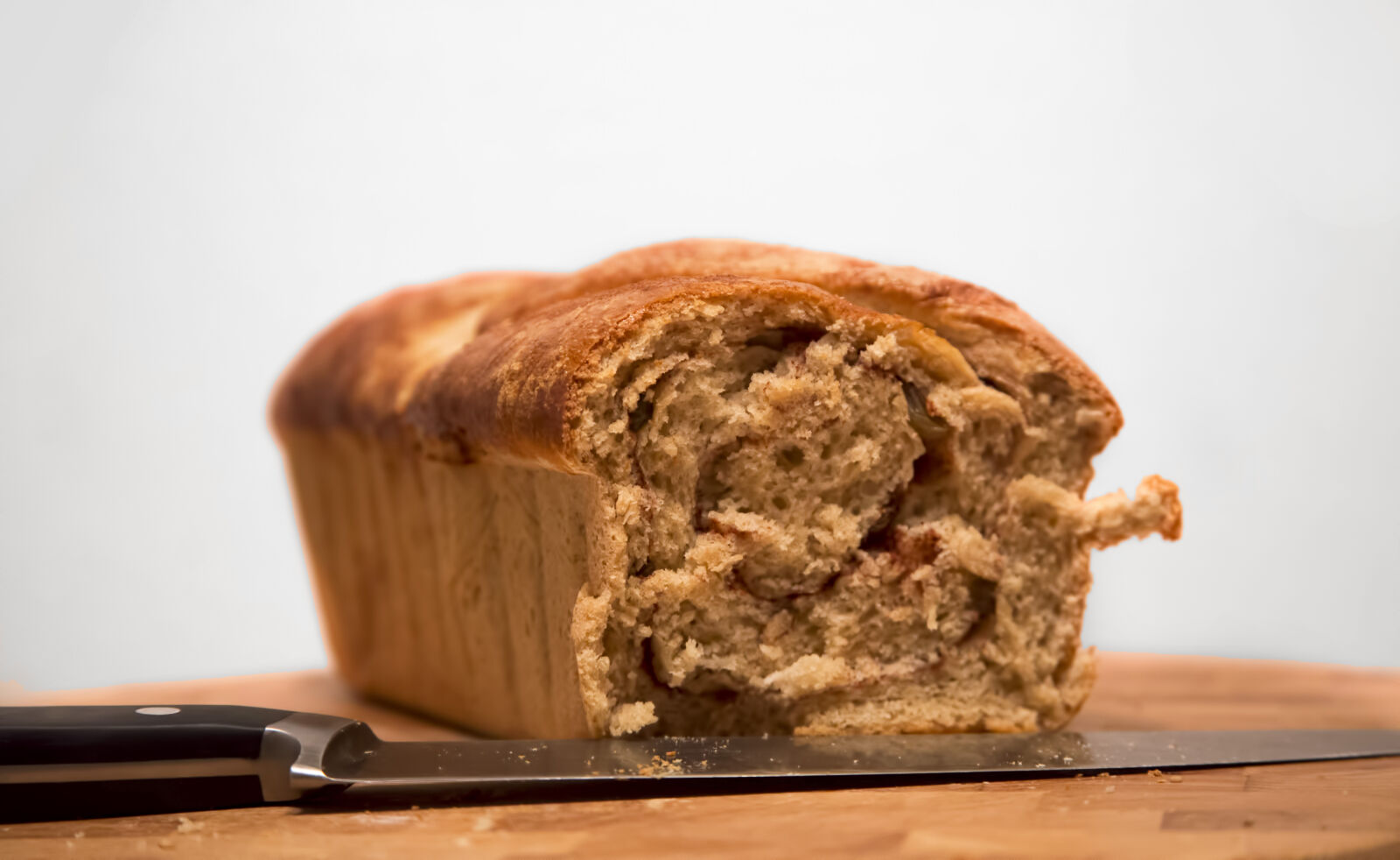 Canon EOS 6D + Canon EF 28-135mm F3.5-5.6 IS USM sample photo. Loaf, bread, on, brown photography