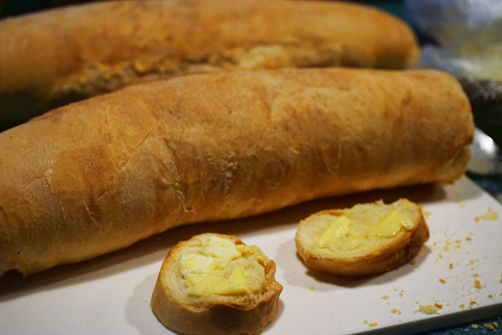 Sony a7 II + Sony FE 28-70mm F3.5-5.6 OSS sample photo. Bread, homemade bread, flour photography