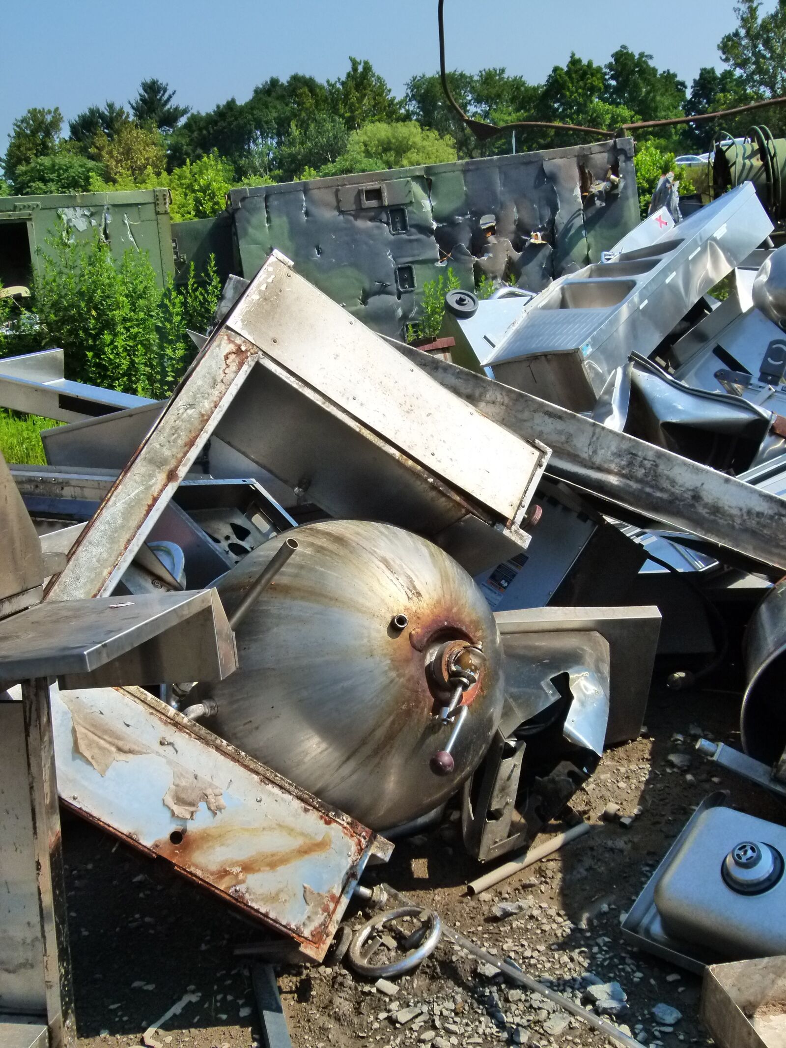 Panasonic Lumix DMC-FZ100 sample photo. Scrap metal yard, metal photography