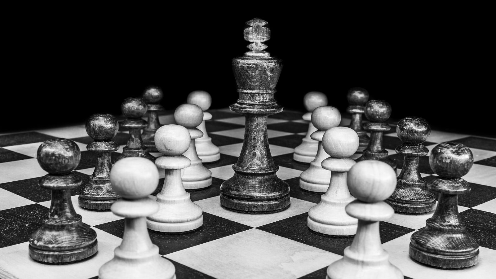 Sony a6300 + Sigma 30mm F2.8 EX DN sample photo. Chess, king, chess pieces photography
