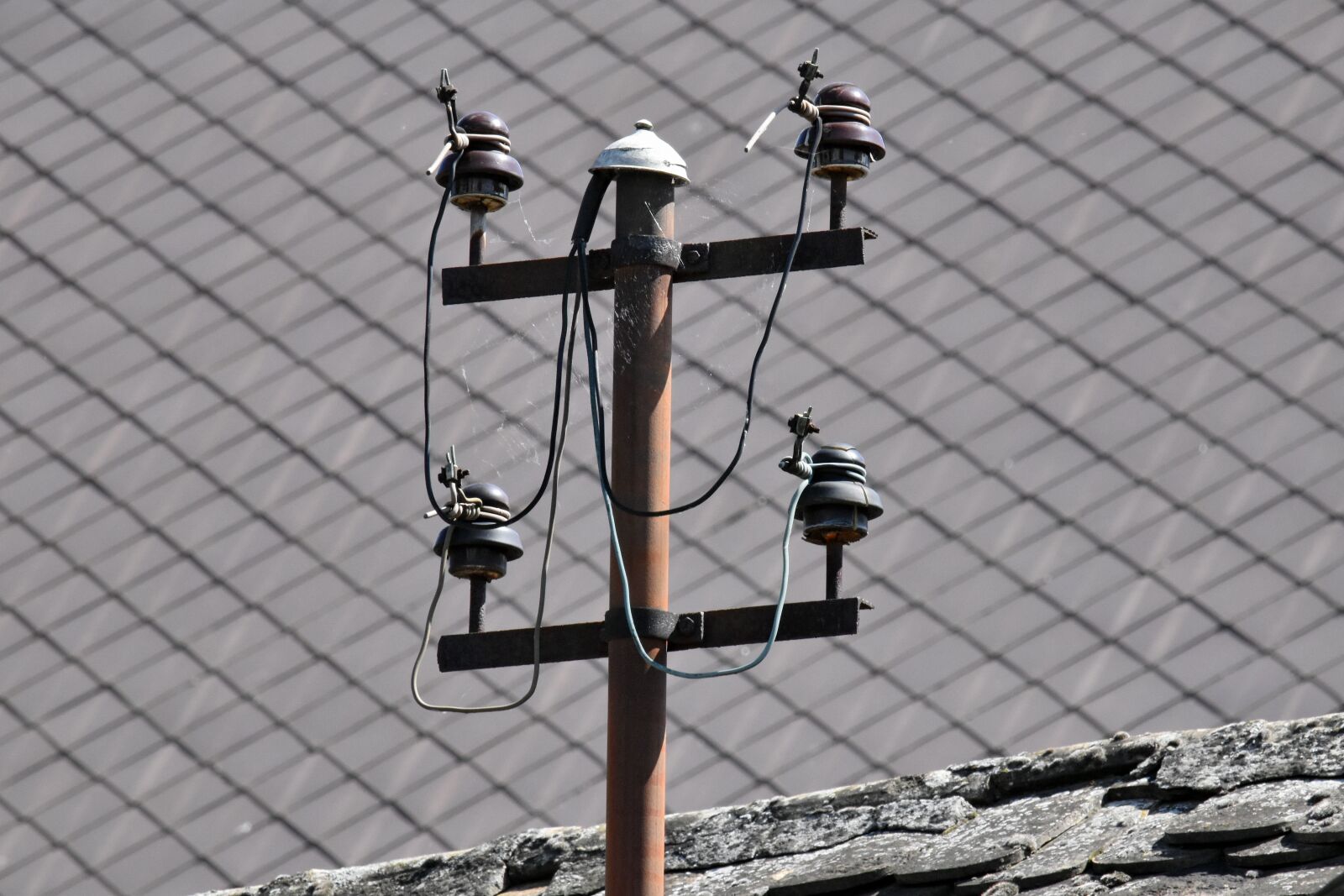 Nikon D5500 sample photo. Roof, voltage, cable, wire photography