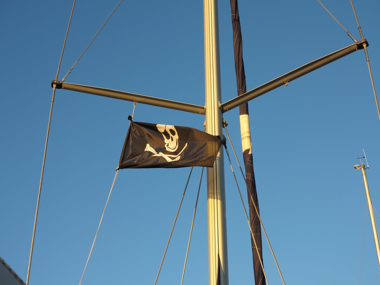 Canon PowerShot G1 X sample photo. Pirate, sea, blue photography