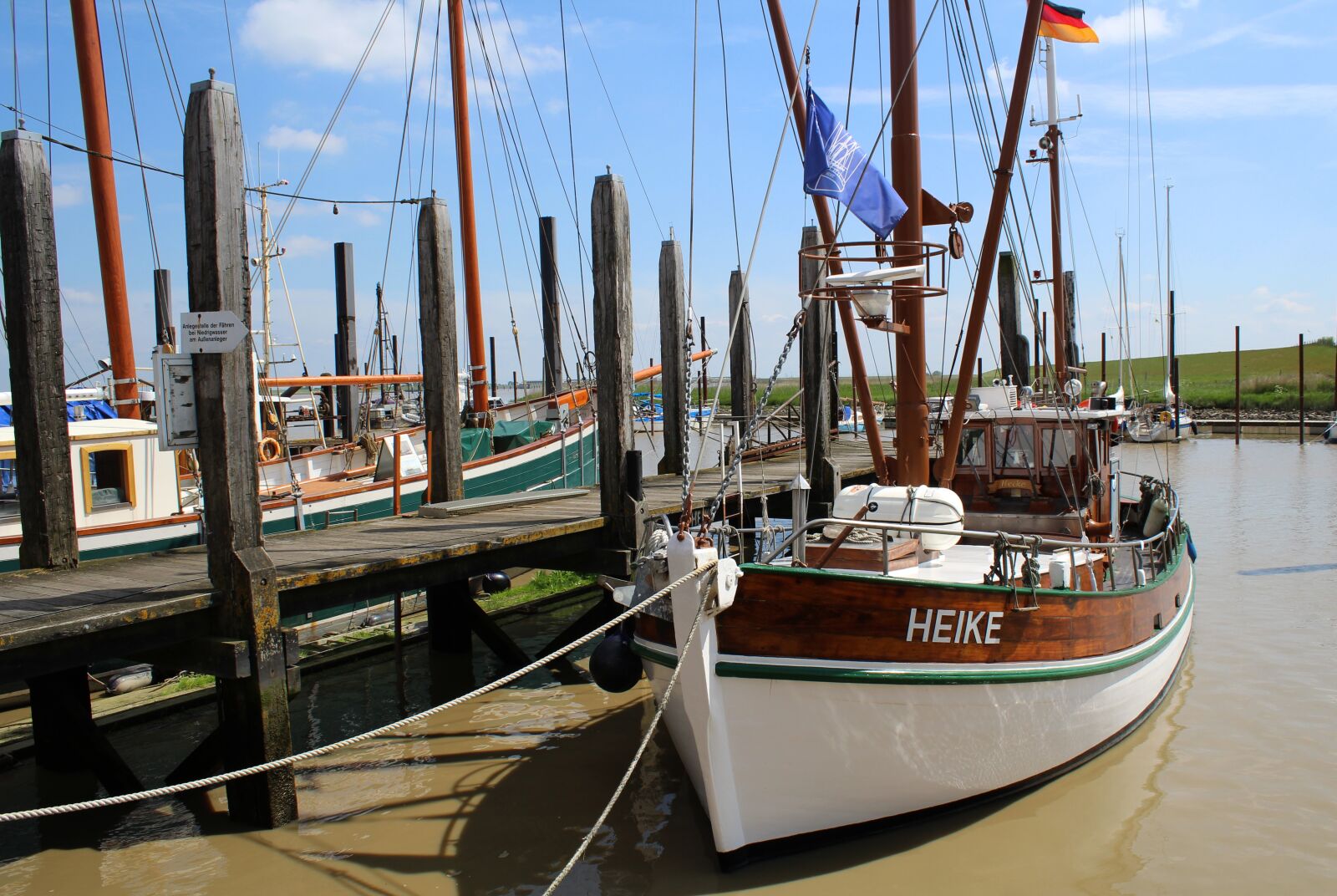 Canon EOS 600D (Rebel EOS T3i / EOS Kiss X5) sample photo. Harbour, cutter, ship photography