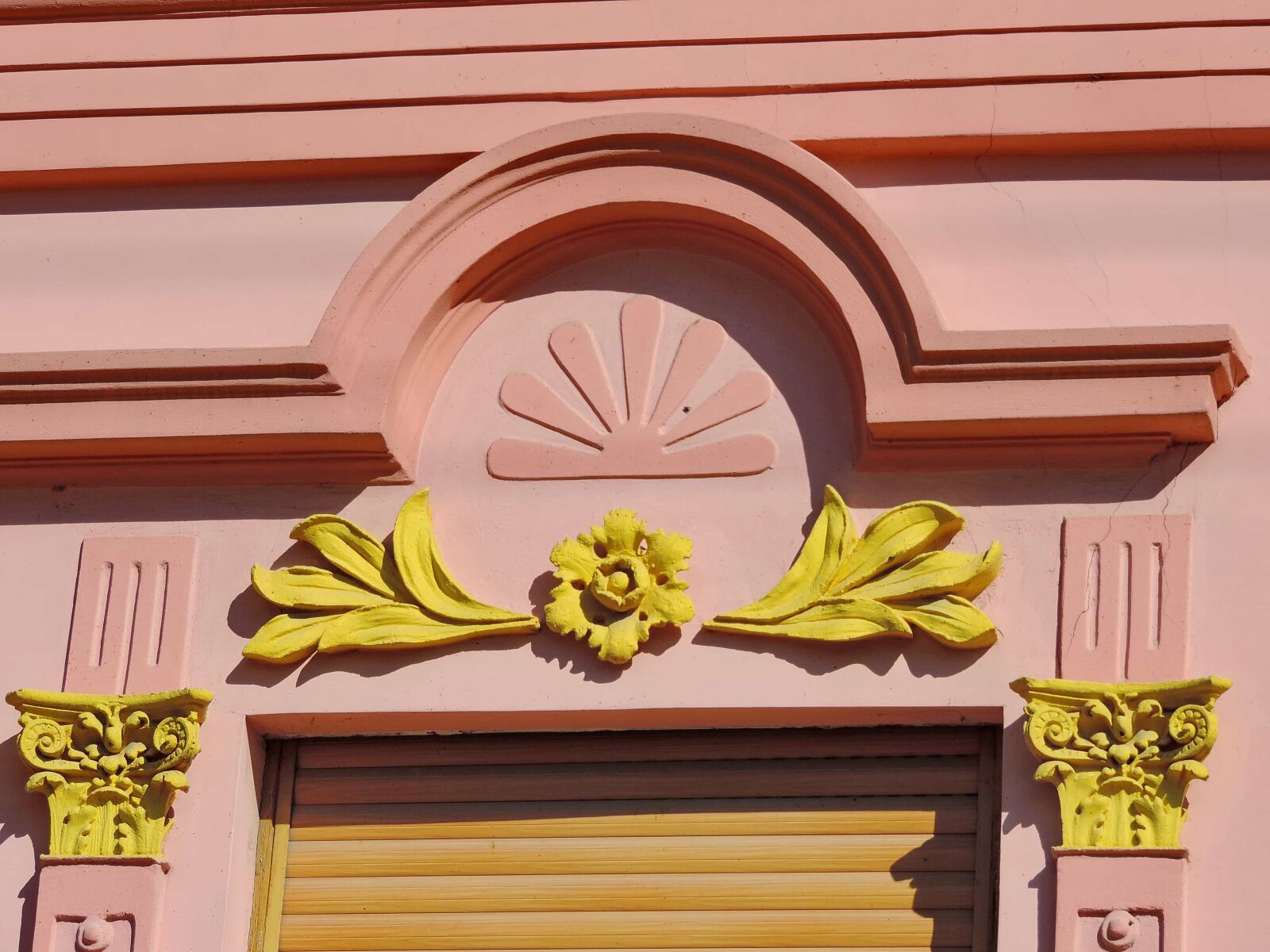 Nikon Coolpix P520 sample photo. Antique, architecture, art, building photography