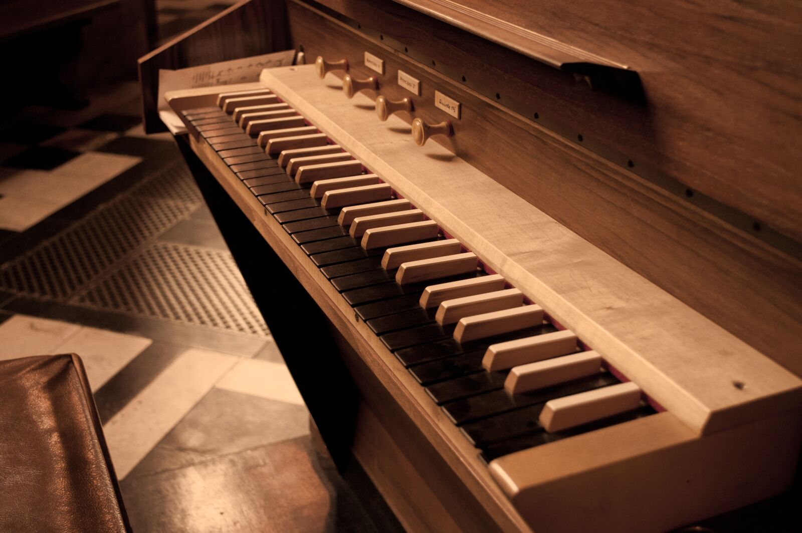 Nikon D5000 sample photo. Organ, music, musical photography