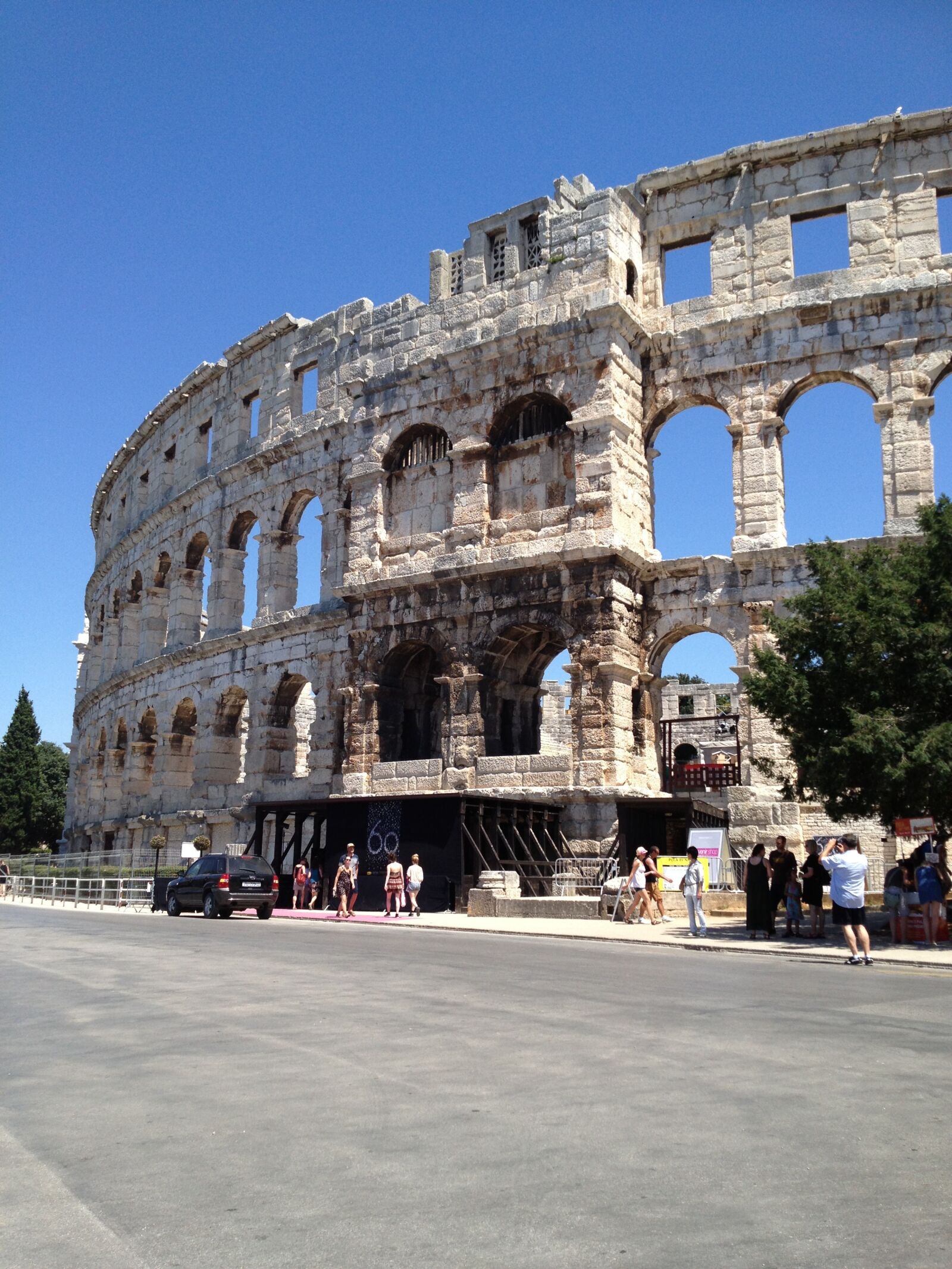 Apple iPhone 4S sample photo. Croatia, arena, square photography