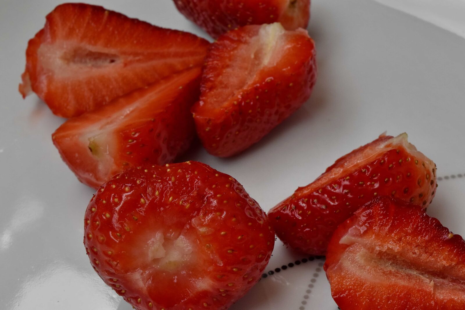 Nikon D5500 sample photo. Plate, strawberry, produce, food photography