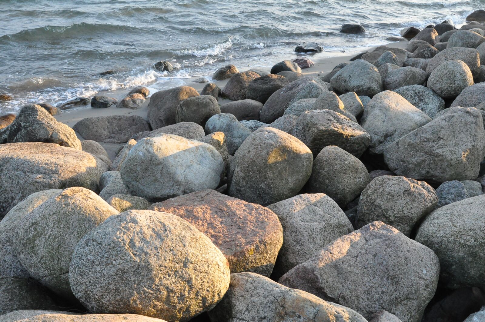 Nikon D90 sample photo. Beach, stones, bank photography
