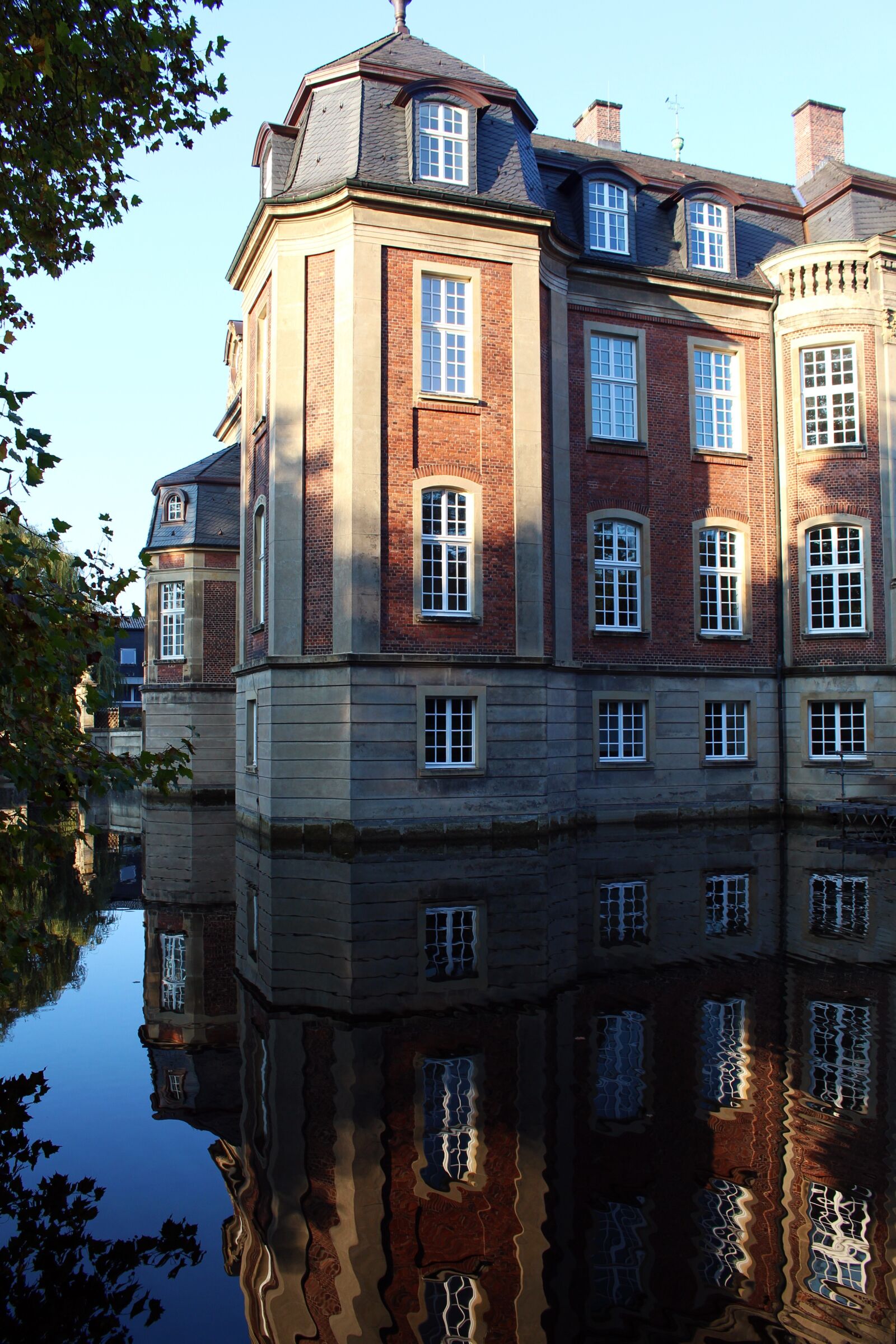 Canon EOS 700D (EOS Rebel T5i / EOS Kiss X7i) sample photo. Moated castle, castle, m photography
