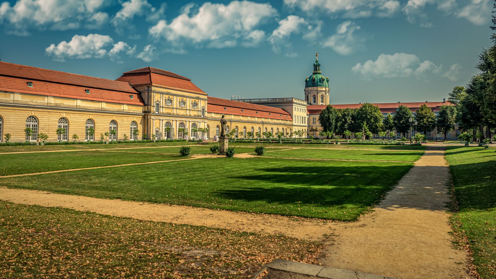 Sony a7 II + Sony FE 28-70mm F3.5-5.6 OSS sample photo. Castle, building, architecture photography