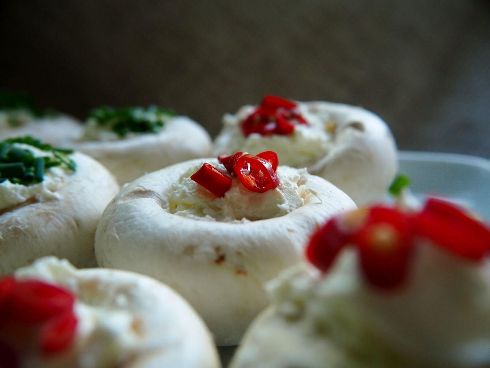 Olympus OM-D E-M10 sample photo. Mushrooms, cook, kitchen photography
