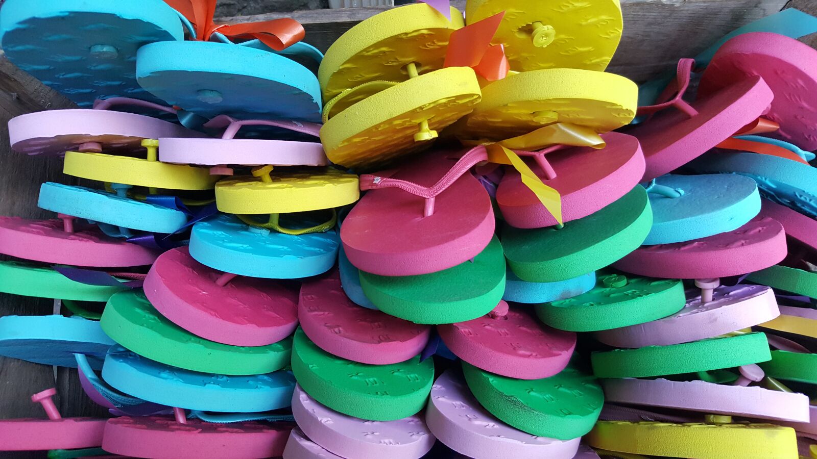 Samsung Galaxy S6 sample photo. Slippers, colors, summer photography