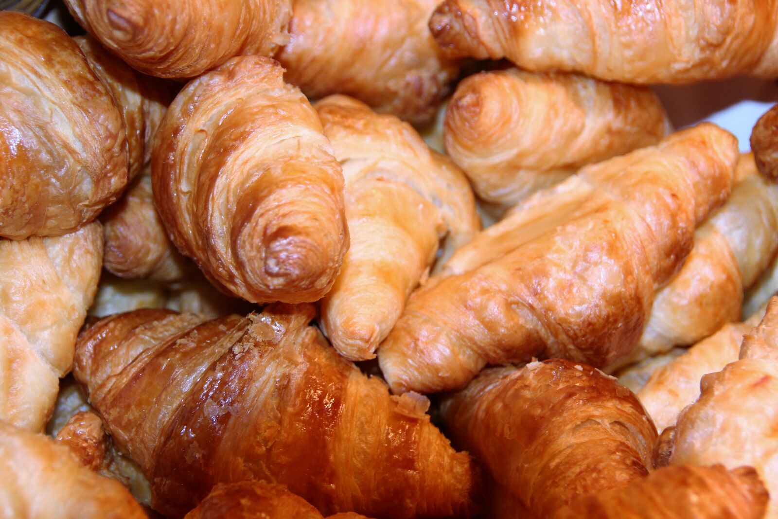 Canon EOS 600D (Rebel EOS T3i / EOS Kiss X5) sample photo. Croissant, eat, food photography