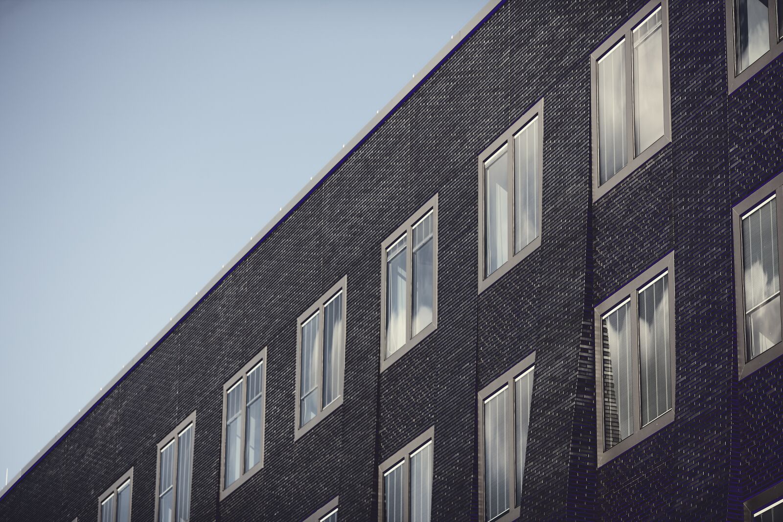 Canon EOS-1Ds Mark III sample photo. Building, black, architecture photography