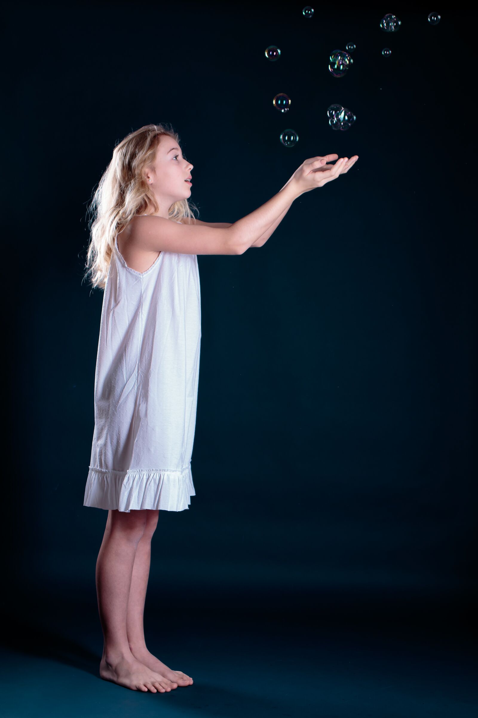 Canon EF 35mm F2 IS USM sample photo. Bubbles, girl, child photography
