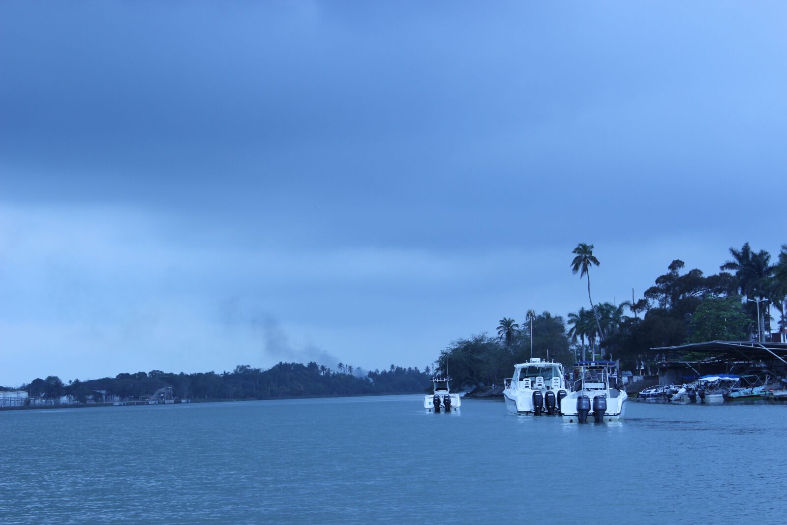 Canon EOS 600D (Rebel EOS T3i / EOS Kiss X5) sample photo. Boat, sea, blue photography
