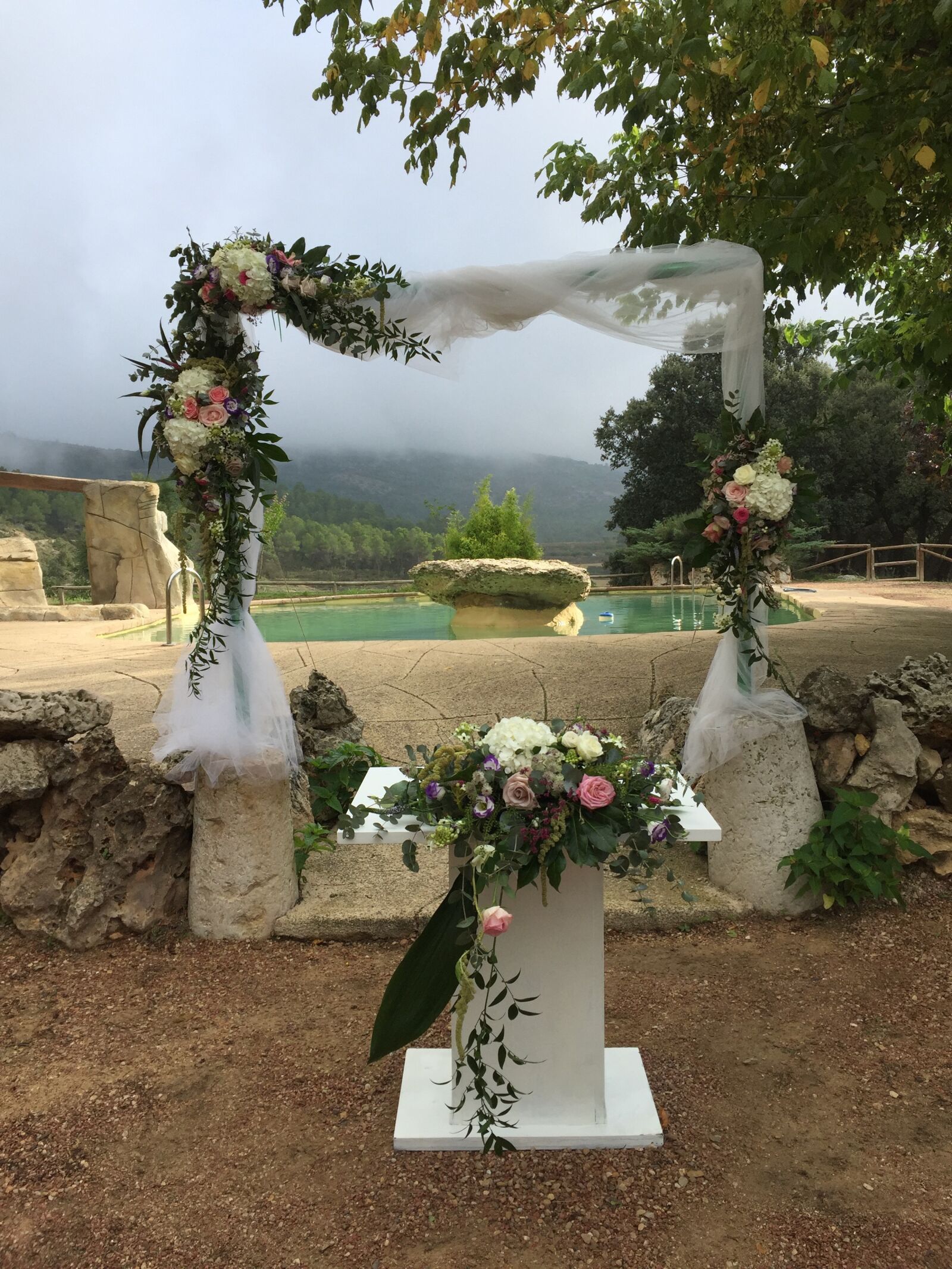 iPhone 6 back camera 4.15mm f/2.2 sample photo. Wedding, decoration, flowers photography